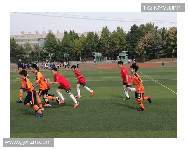 从草地到绿茵场：球星童年照片见证梦想的起航