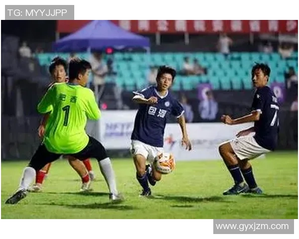 足球球星首球回顾：从初试锋芒到驰骋绿茵的传奇起点